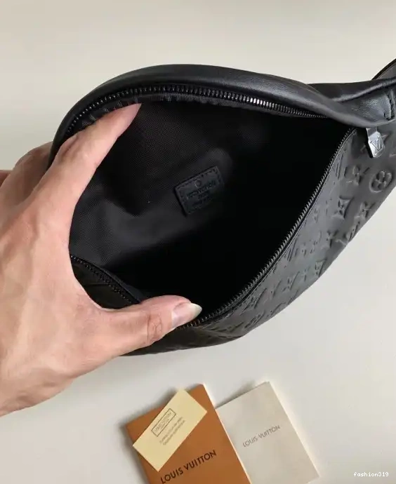 DISCOVERY BUMBAG LOUIS VUITTON 0402